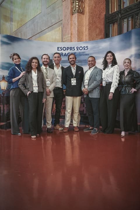 Time do Kós no congresso ESOPRS 2025, em Praga.