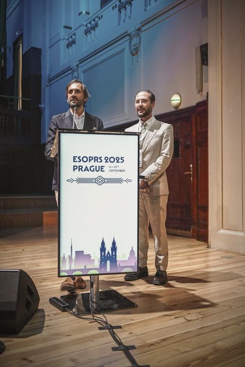 Time do Kós no congresso ESOPRS 2025, em Praga.
