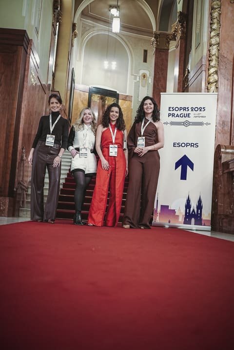 Time do Kós no congresso ESOPRS 2025, em Praga.